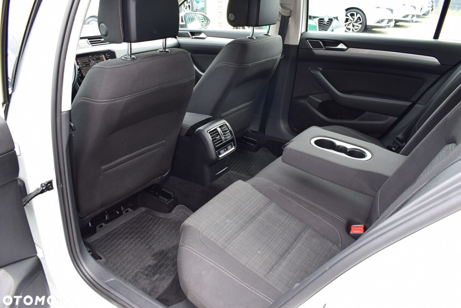 Volkswagen Passat 1.5 TSI EVO Business DSG - 28