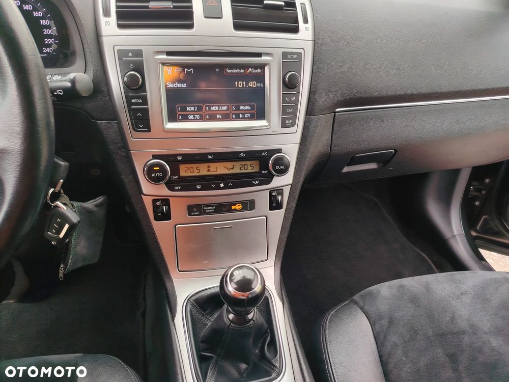 Toyota Avensis 1.8 Comfort - 19