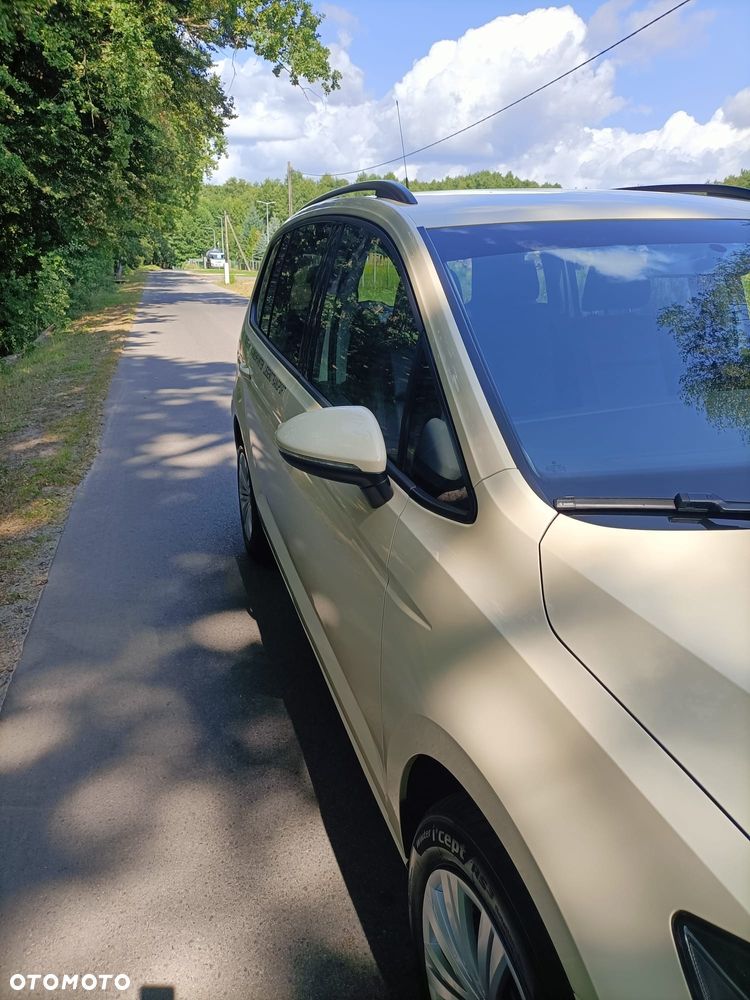 Volkswagen Touran - 15