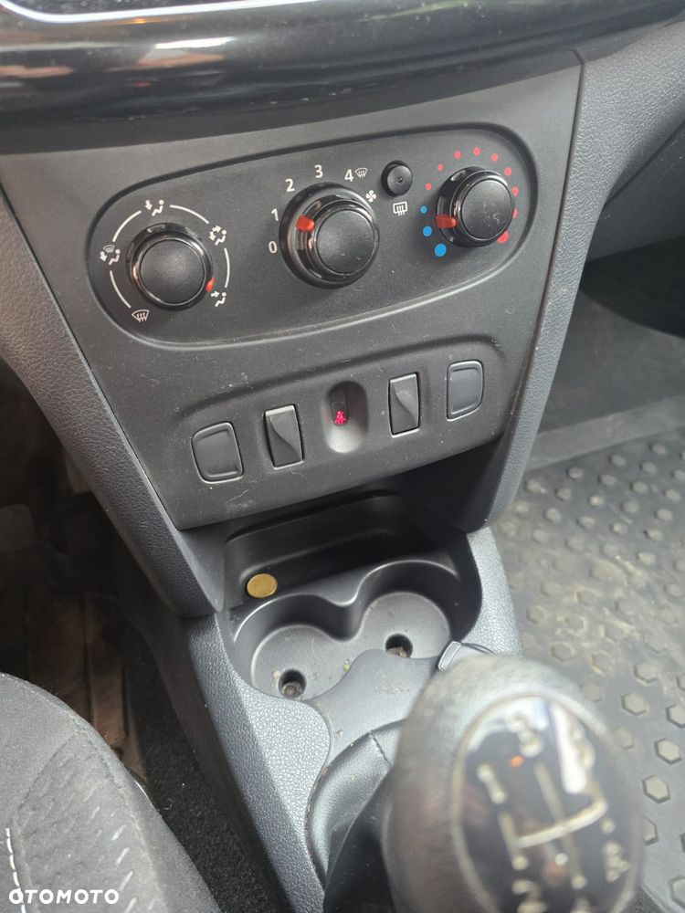 Dacia Sandero - 8