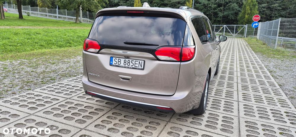 Chrysler Pacifica - 6