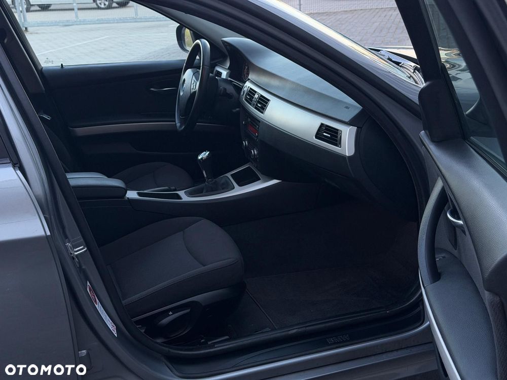 BMW Seria 3 - 24