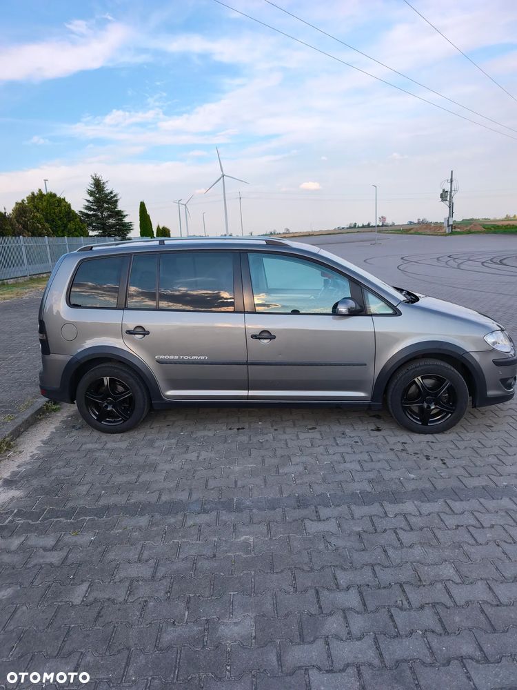 Volkswagen Touran 2.0 TDI DPF DSG Cross - 5