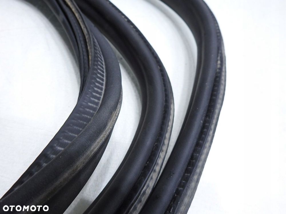 USZCZELKA BAGAŻNIKA SKODA FABIA II - 5