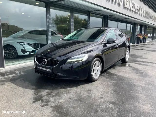 Volvo V40 T2 Momentum - 1