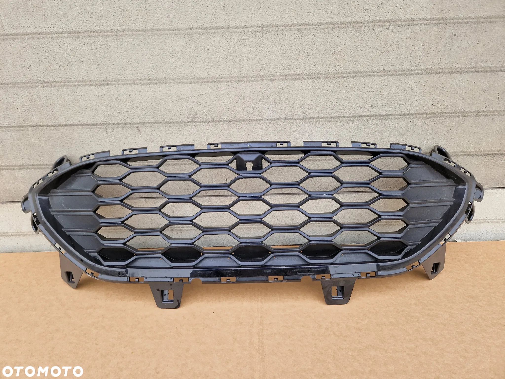FORD KUGA MK3 III ST LINE ST-LINE GRILL ATRAPA KRATKA RV4B8200 - 1