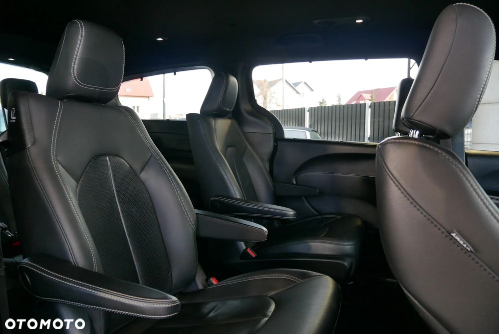 Chrysler Pacifica - 11