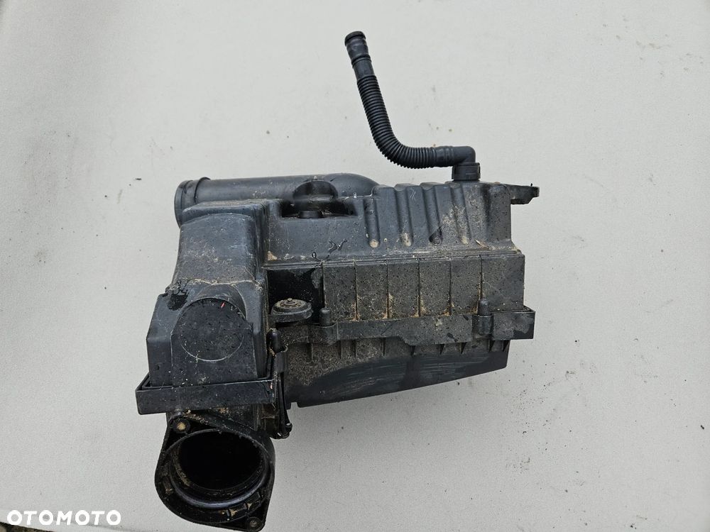 Obudowa filtra powietrza VW Passat B6 1,9 TDI 2006r 3C0129607AD - 3