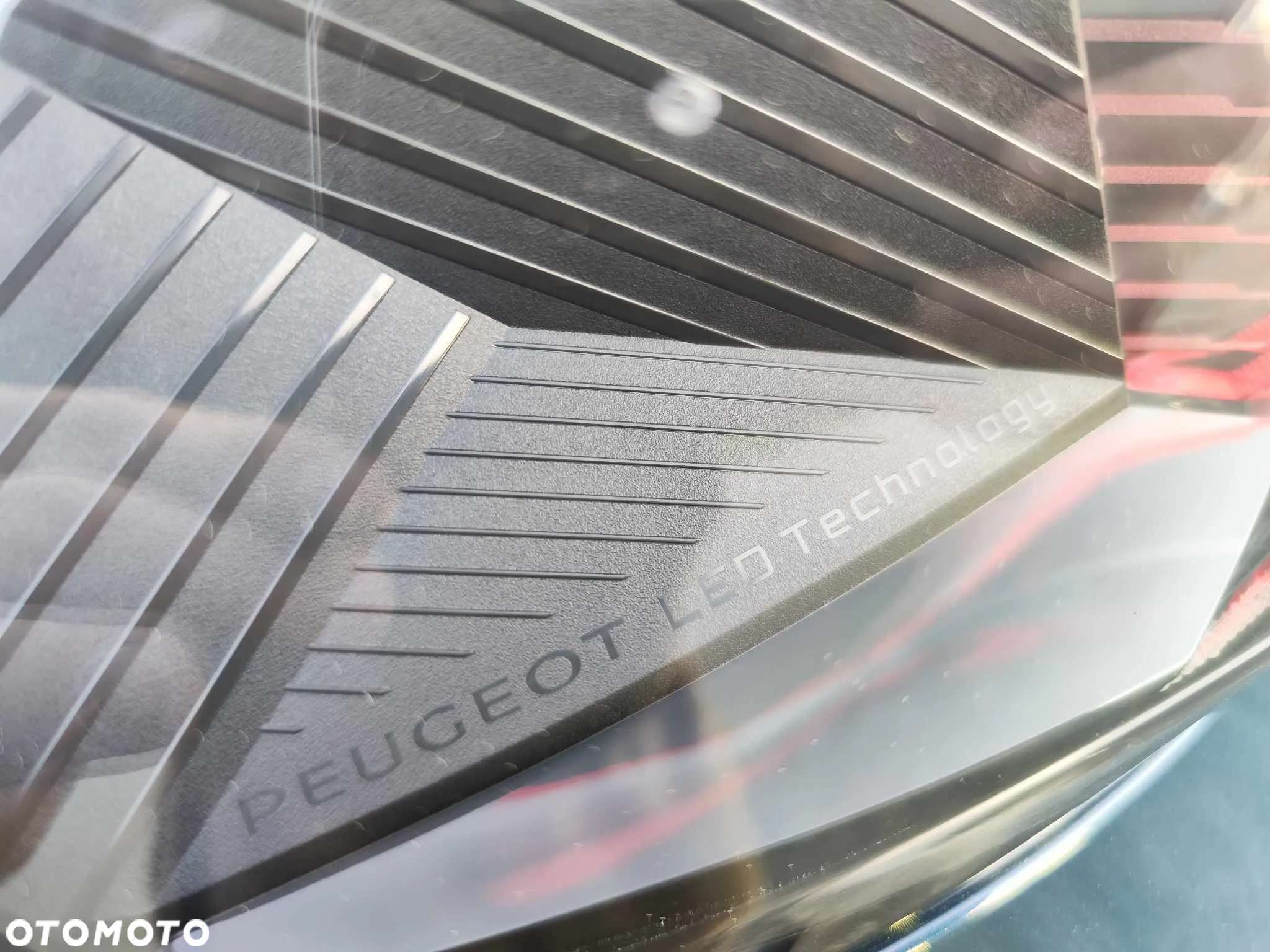 Peugeot 3008 1.5 BlueHDi Allure S&S EAT8 - 16