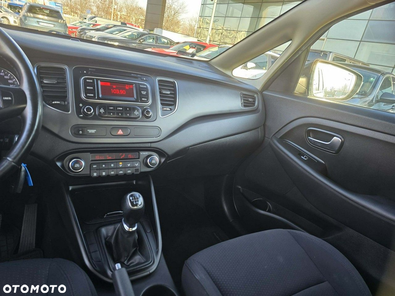 Kia Carens - 27