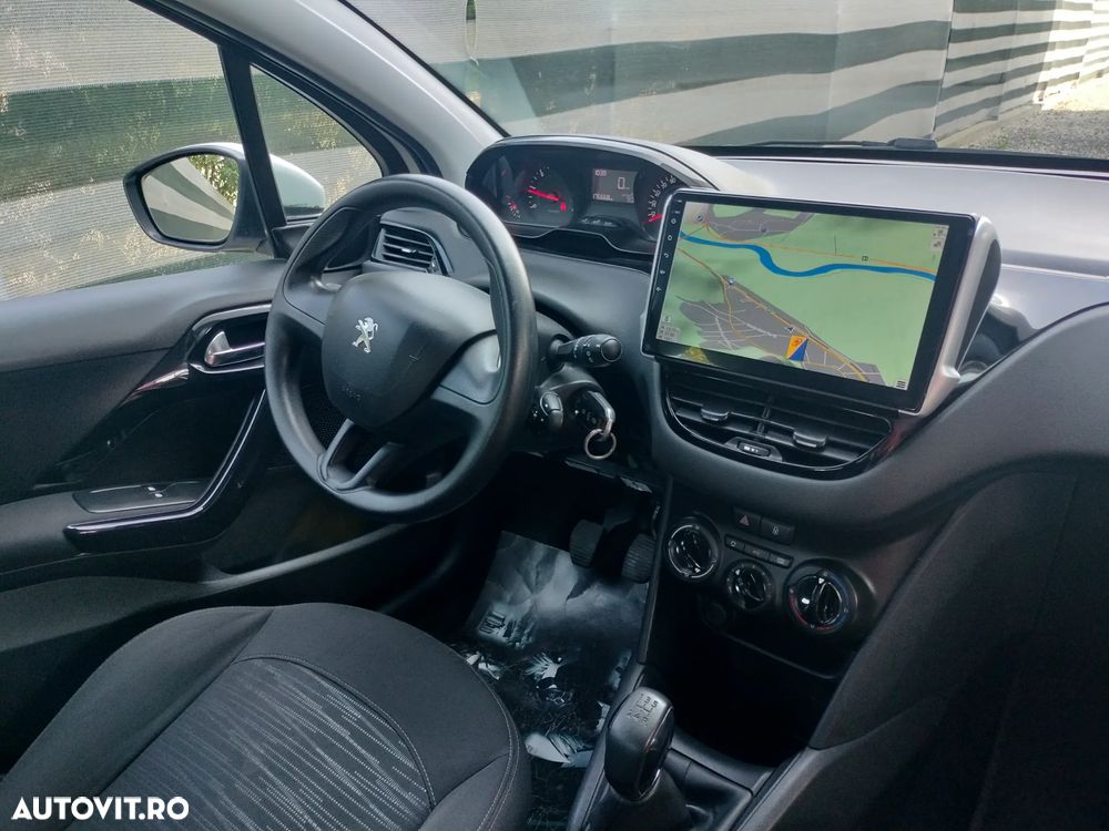 Peugeot 208 - 7