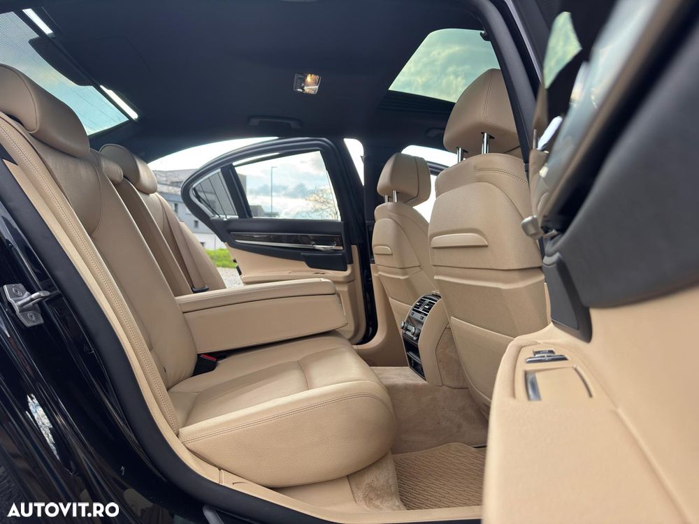 BMW Seria 7 740d Edition Exclusive - 37