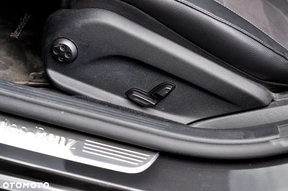 Mercedes-Benz Klasa E 220 d 9G-TRONIC - 17