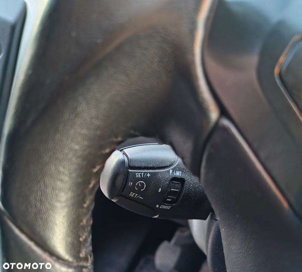 Peugeot 2008 1.2 Pure Tech Style EU6 - 23