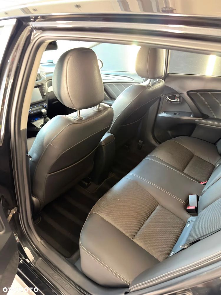 Toyota Avensis 2.0 D-4D Premium - 34