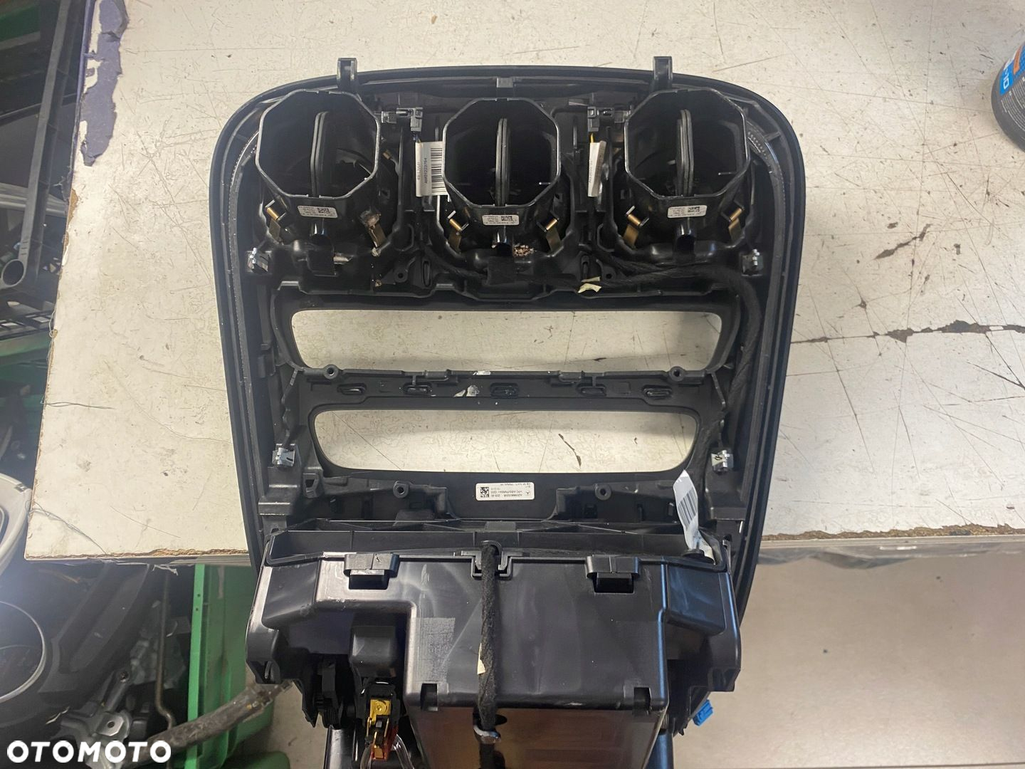 MERCEDES W205 PANEL ŚRODKOWY A2056800210 - 12