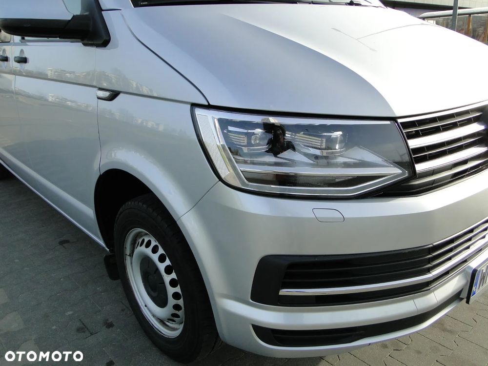 Volkswagen Caravelle - 10