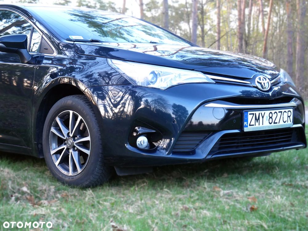 Toyota Avensis 1.8 Premium - 17
