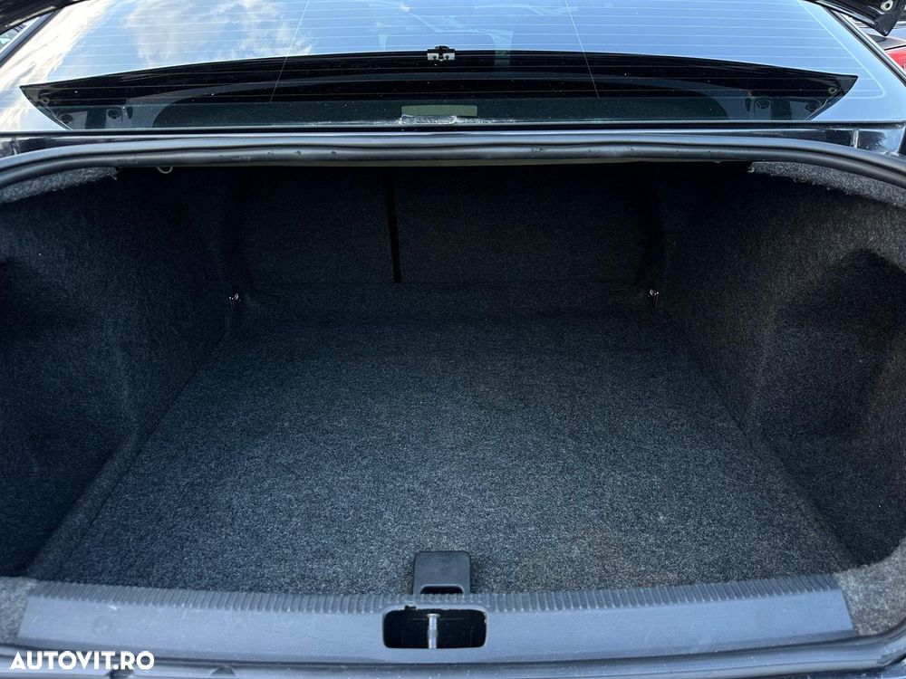 Volkswagen Passat 1.6 Comfortline - 11