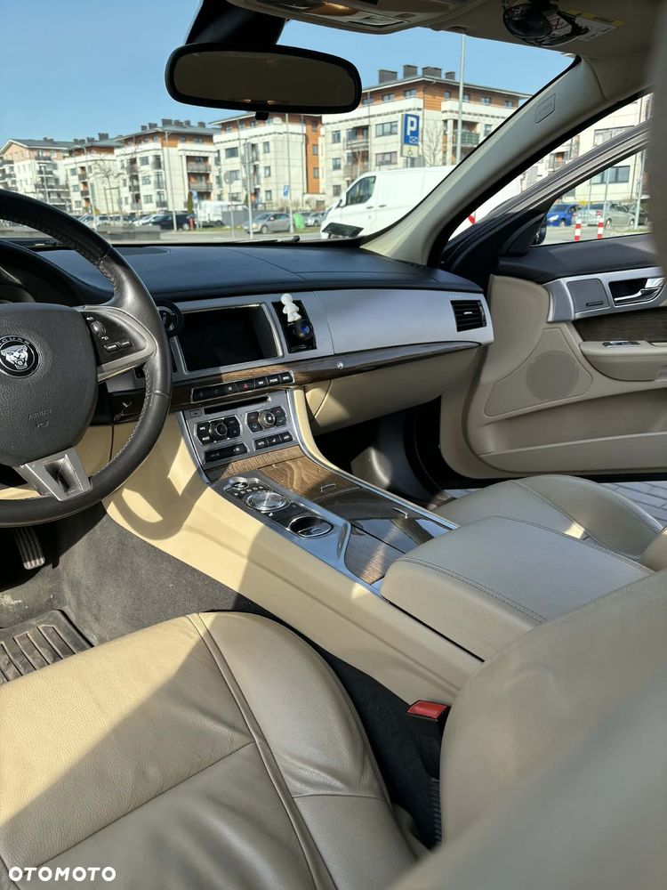 Jaguar XF 2.2 D Premium Luxury - 18