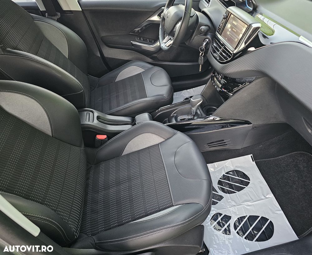 Peugeot 2008 1.2 PureTech Turbo EAT6 S&S Allure - 15