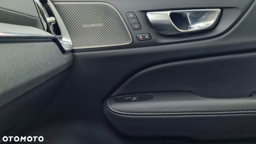 Volvo V60 Cross Country - 32