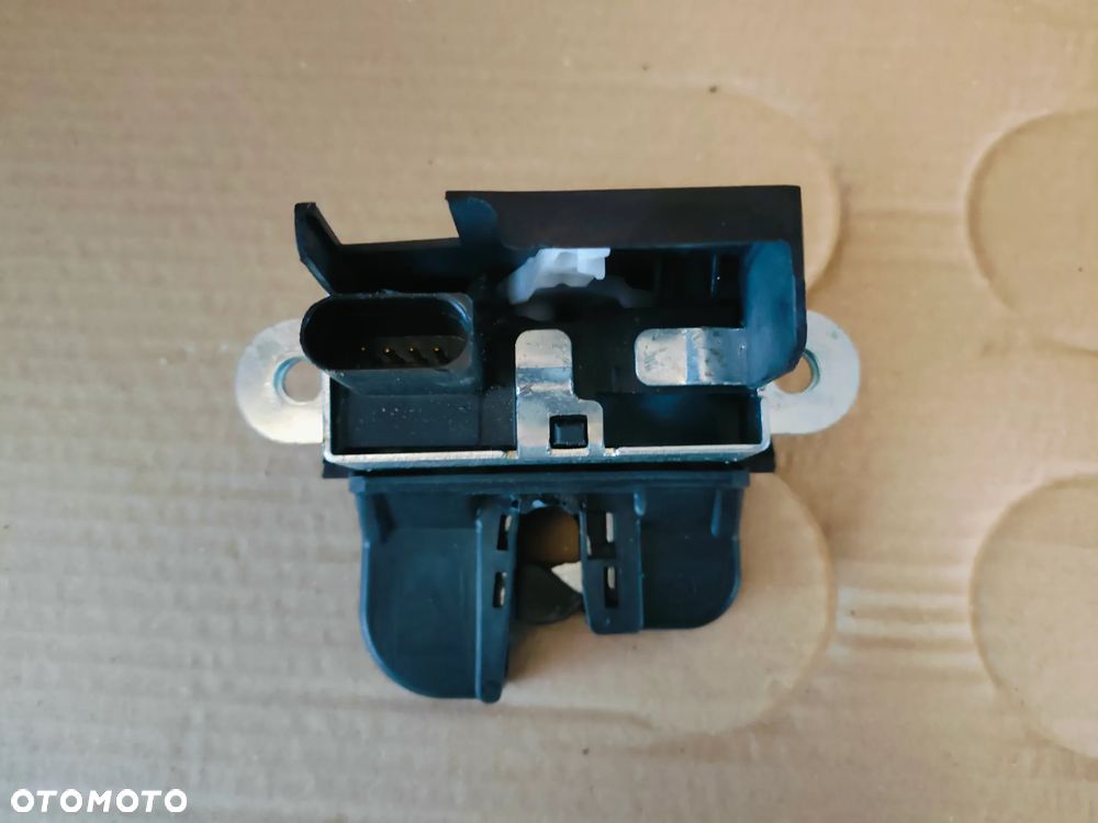 VW POLO 6R 09- ZAMEK KLAPY BAGAŻNIKA 4-PIN - 5