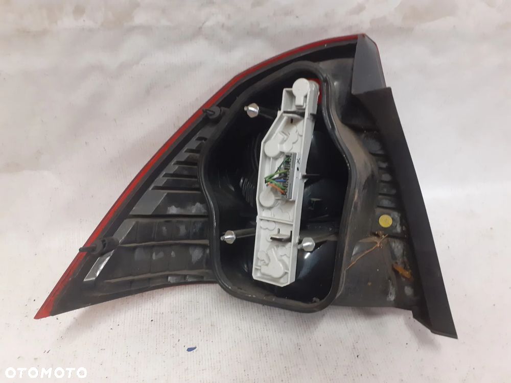 . TYL TYLNA LAMPA LEWA FORD FOCUS MK2 SEDAN - 2