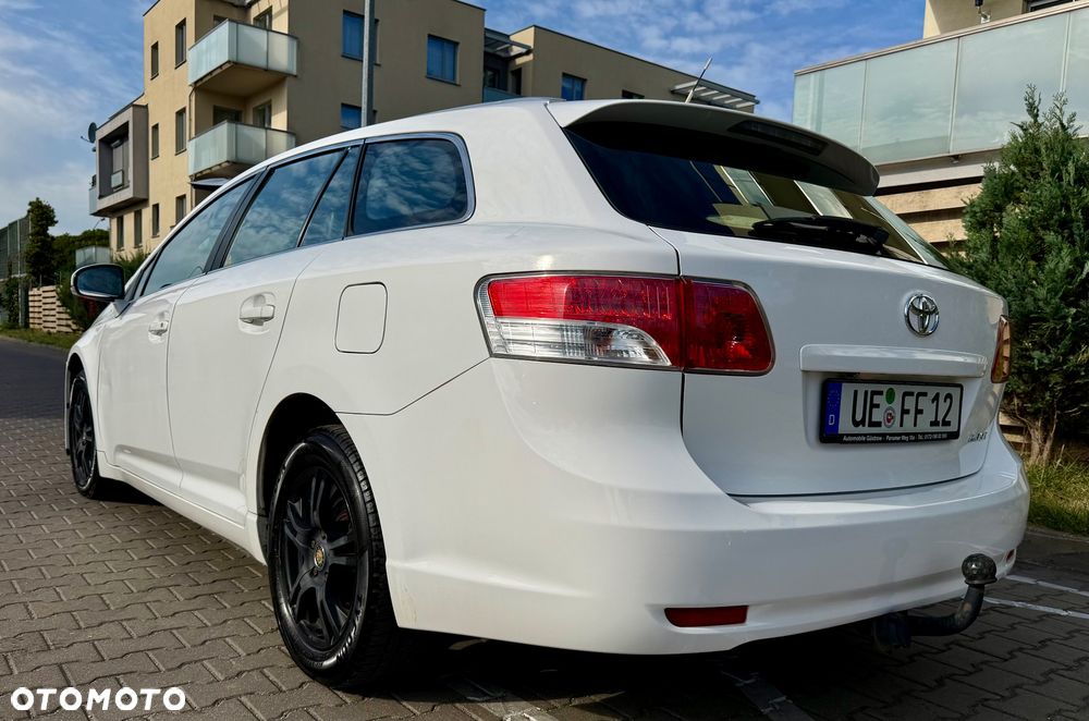 Toyota Avensis 1.8 Comfort - 16