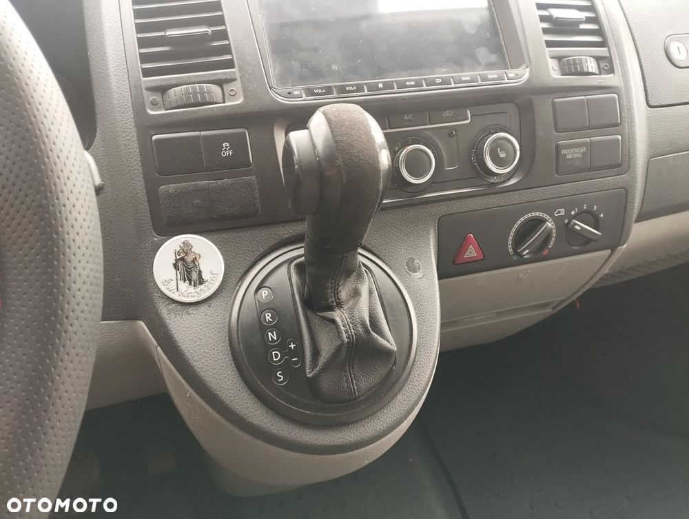 Volkswagen TRANSPORTER T5 - 22