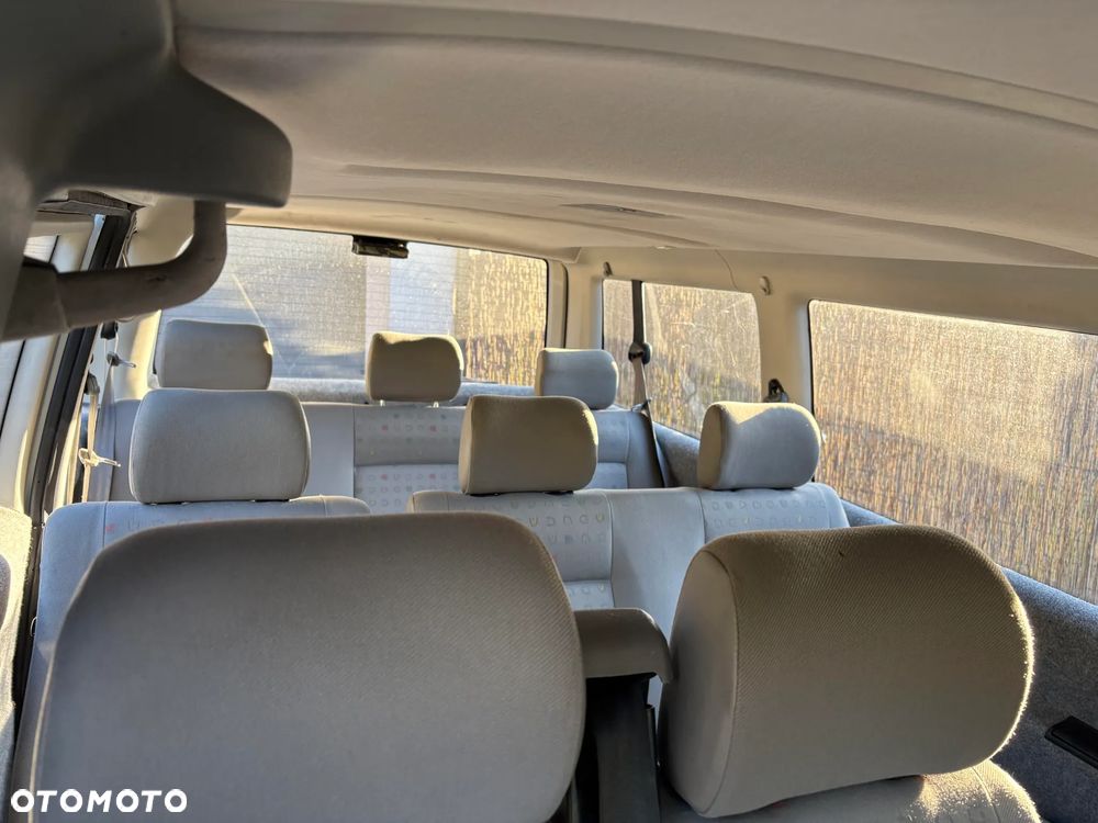 Volkswagen Caravelle Basis / CL - 7