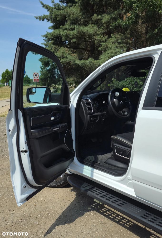 Dodge RAM - 12