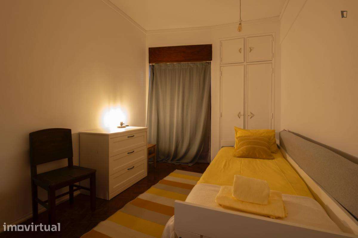 Quarto - localizado em Linda-a-Velha Lisbon - Grande imagem: 2/24