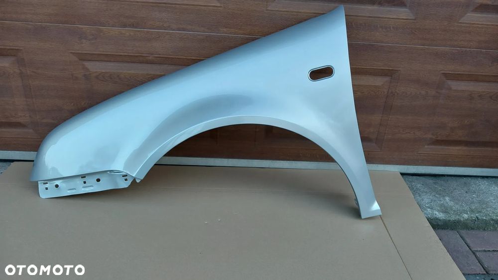 VW Bora 1998-2005 Błotnik Przód Lewy Prawy  Lb7z  Srebrny - 2