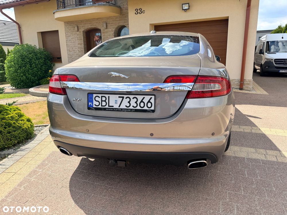 Jaguar XF 2.7 V6 Premium Luxury - 2