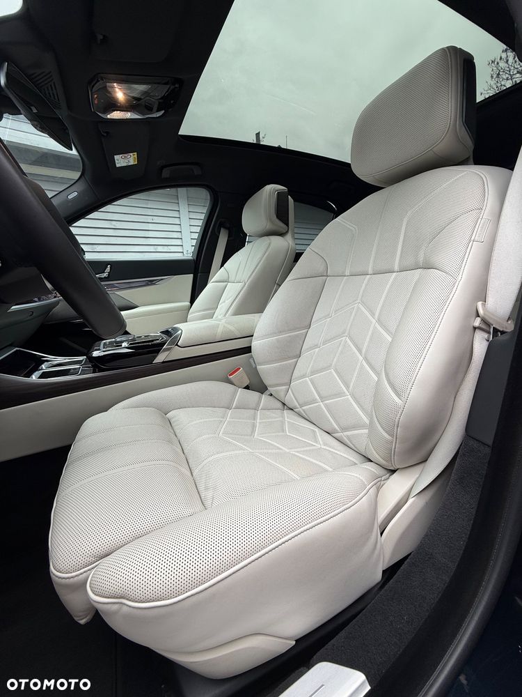 BMW Seria 7 - 12