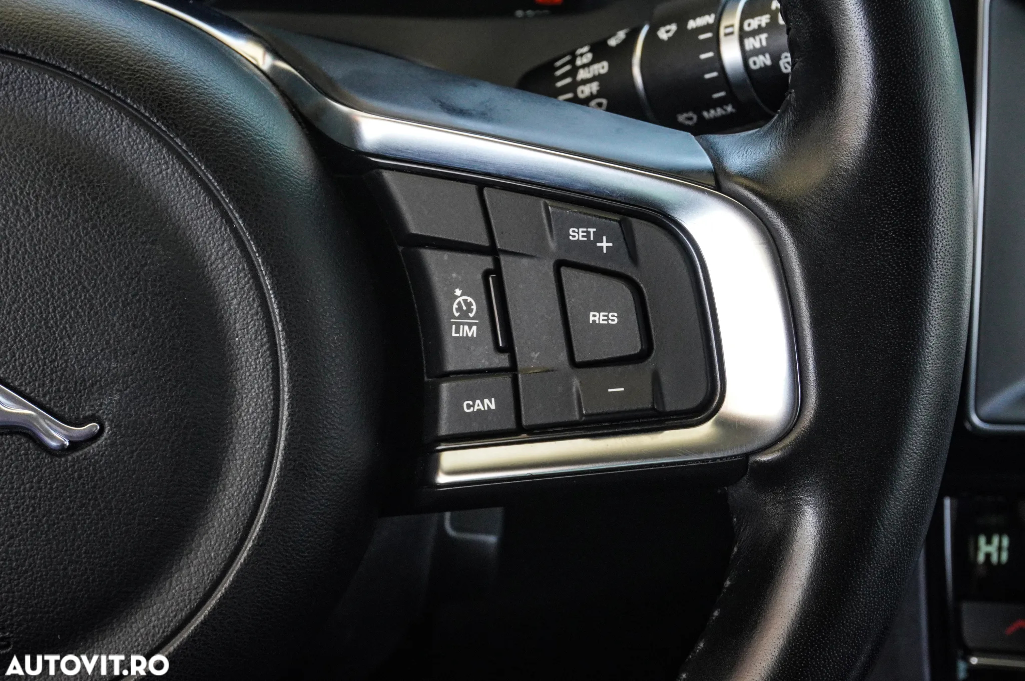Jaguar F-Pace 20d AWD Prestige - 32