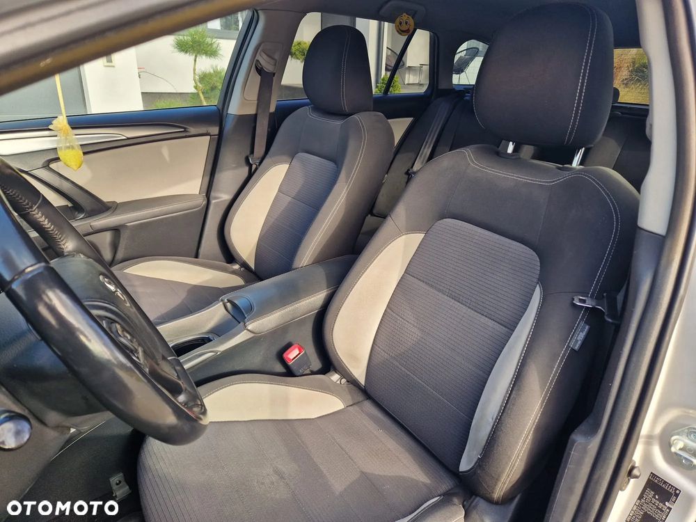 Toyota Avensis 1.8 Premium - 9