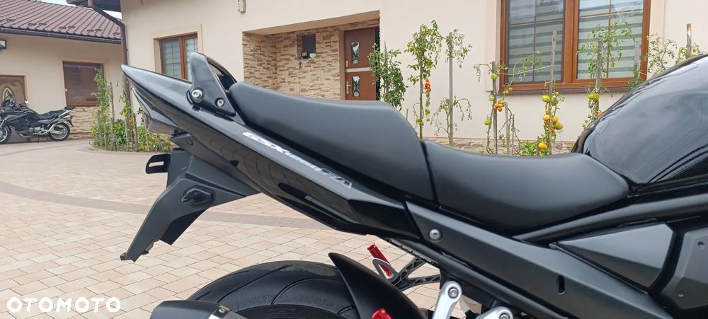 Suzuki GSX - 26