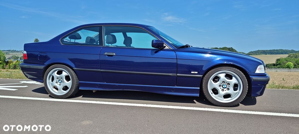 BMW Seria 3 323i - 35