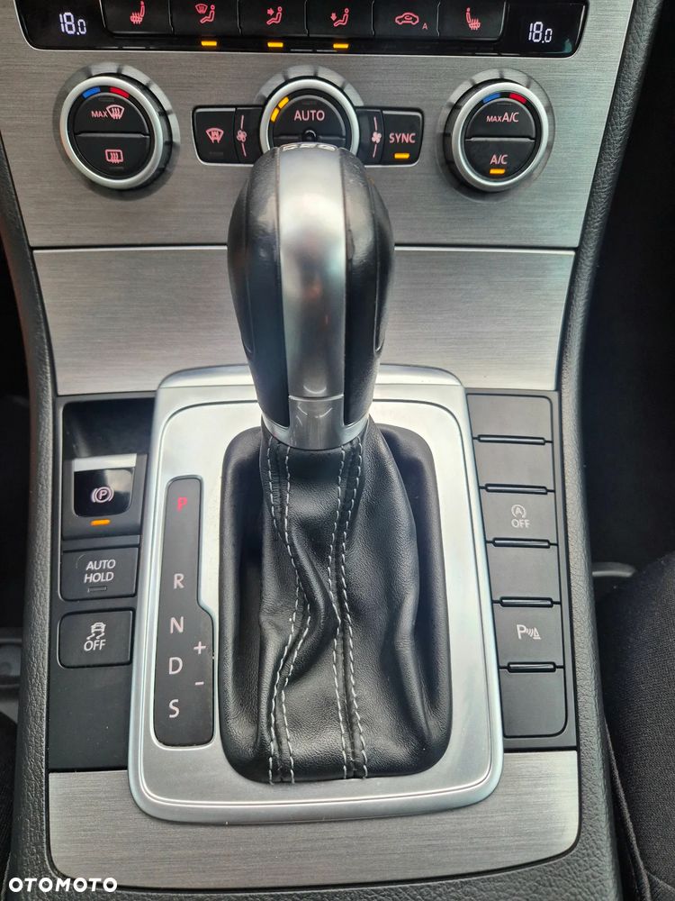 Volkswagen Passat 2.0 TDI DSG BlueMotion Technology Highline - 35