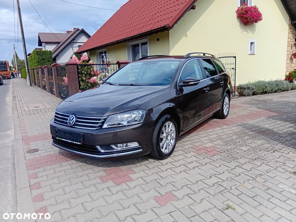 Volkswagen Passat - 1