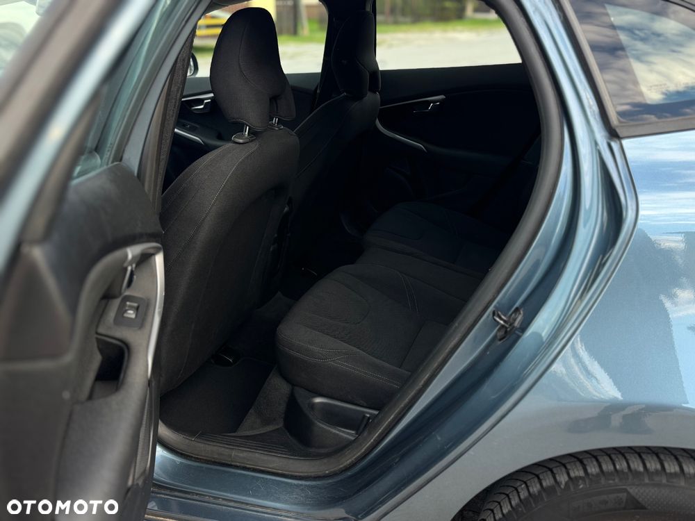 Volvo V40 D2 - 11