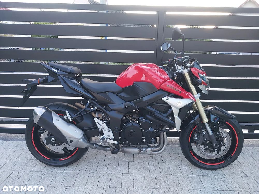 Suzuki GSR - 1