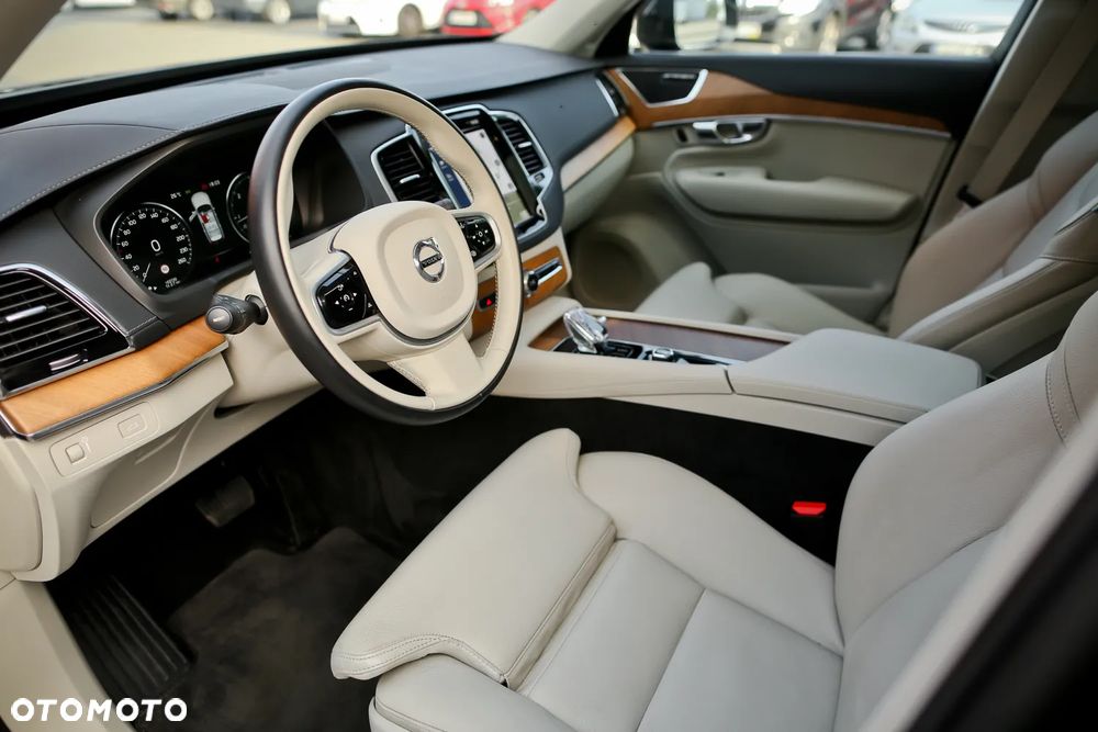 Volvo XC 90 B5 D AWD Plus Dark - 19
