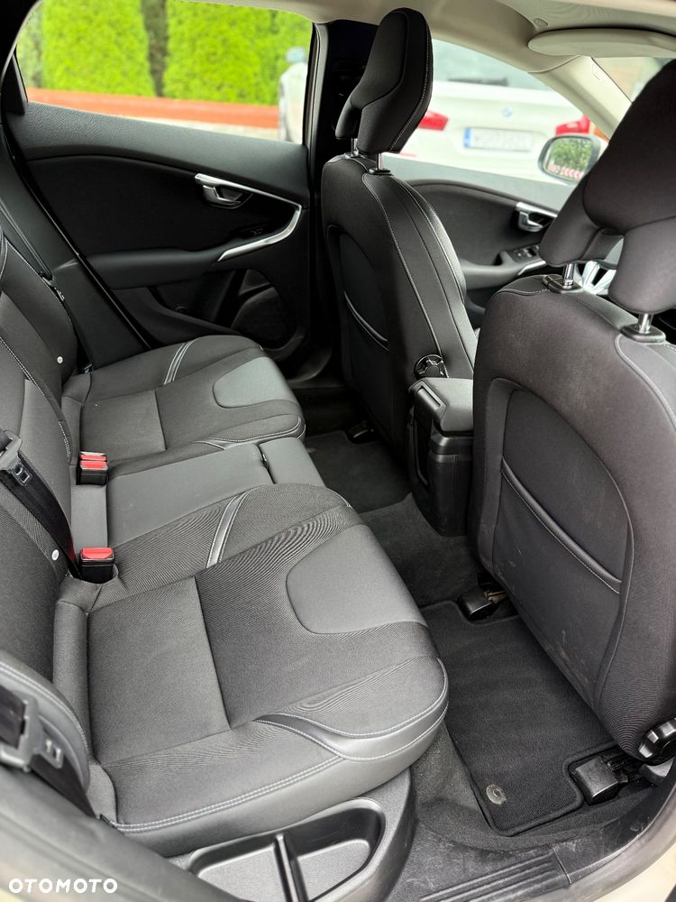 Volvo V40 D2 - 10