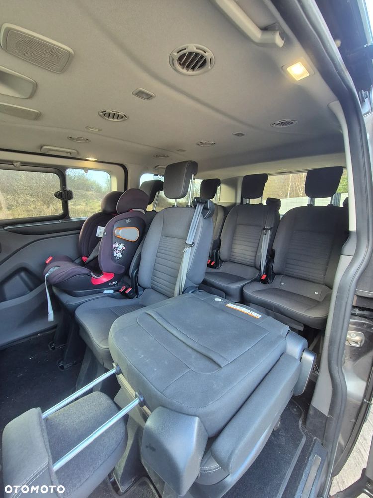 Ford Tourneo Custom - 11