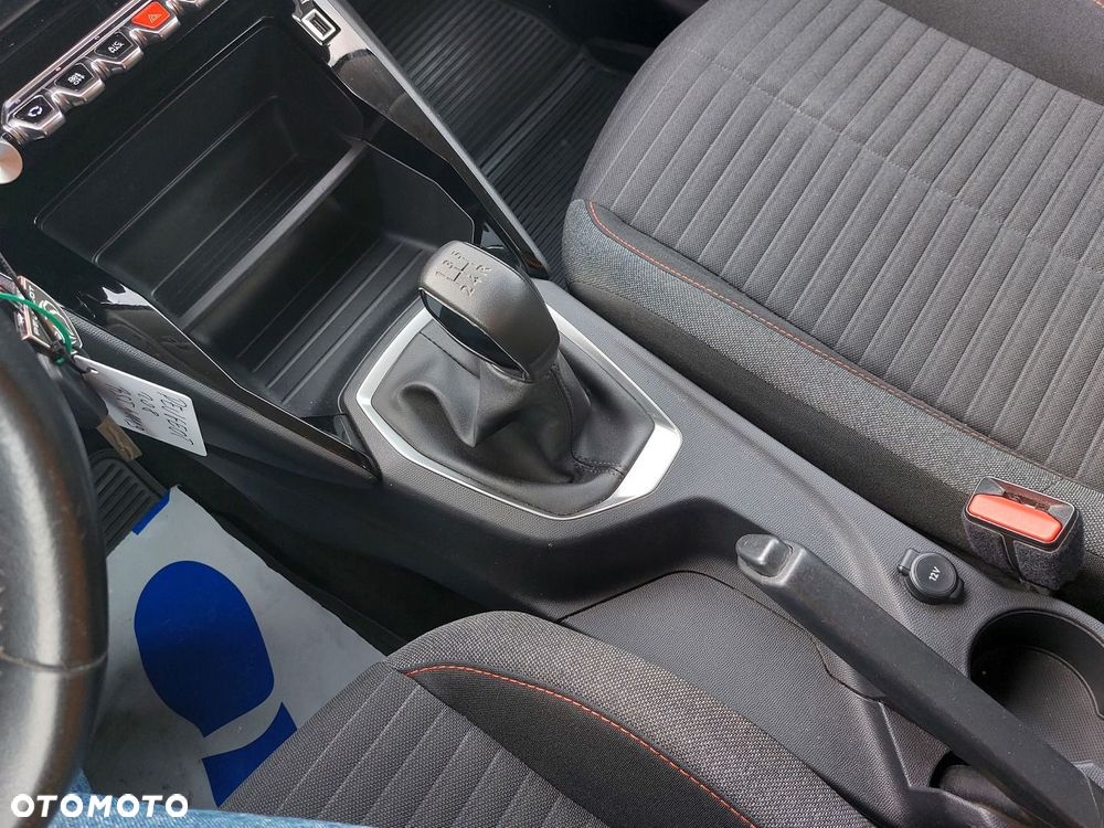 Peugeot 208 - 12