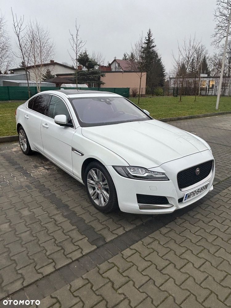 Jaguar XF 35t Prestige - 2