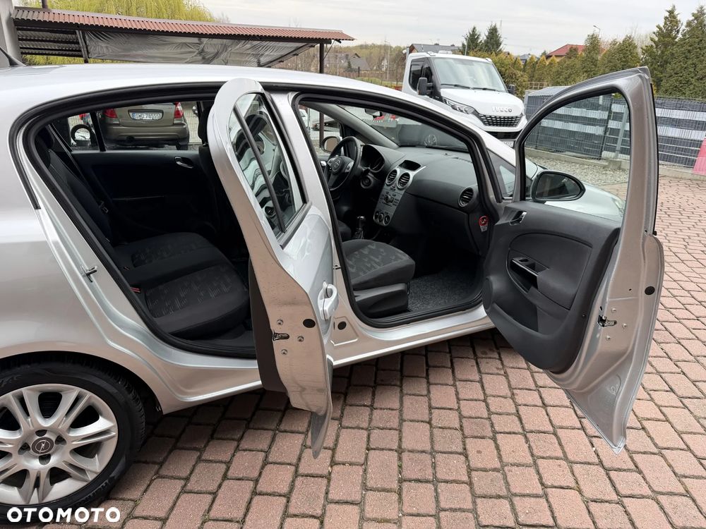 Opel Corsa 1.2 16V Essentia - 29